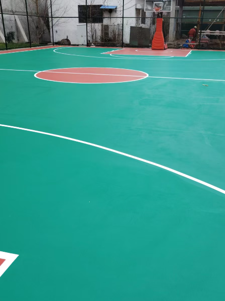 正安 球场长期使用易出现地面开裂